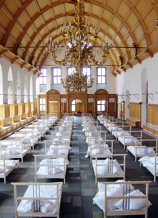 40 performer have been sleeping from 7 p.m. to 11 p.m. Blaue-Nacht-Art Competition 2009  Nürnberg, Germany