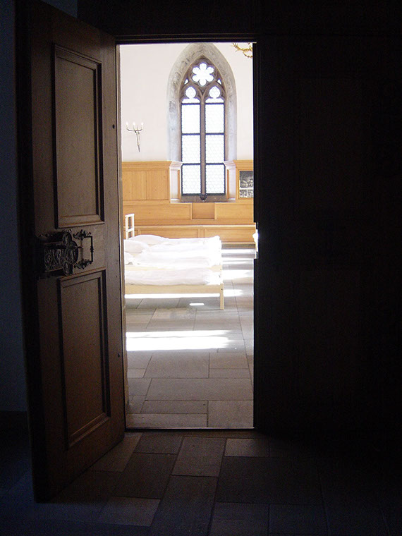 40 performer have been sleeping from 7 p.m. to 11 p.m. Blaue-Nacht-Art Competition 2009  Nürnberg, Germany